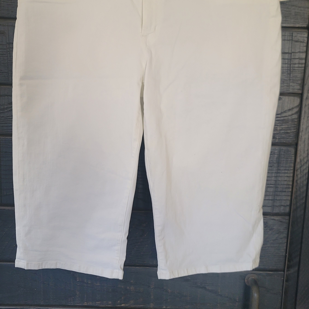 Women's White Capris